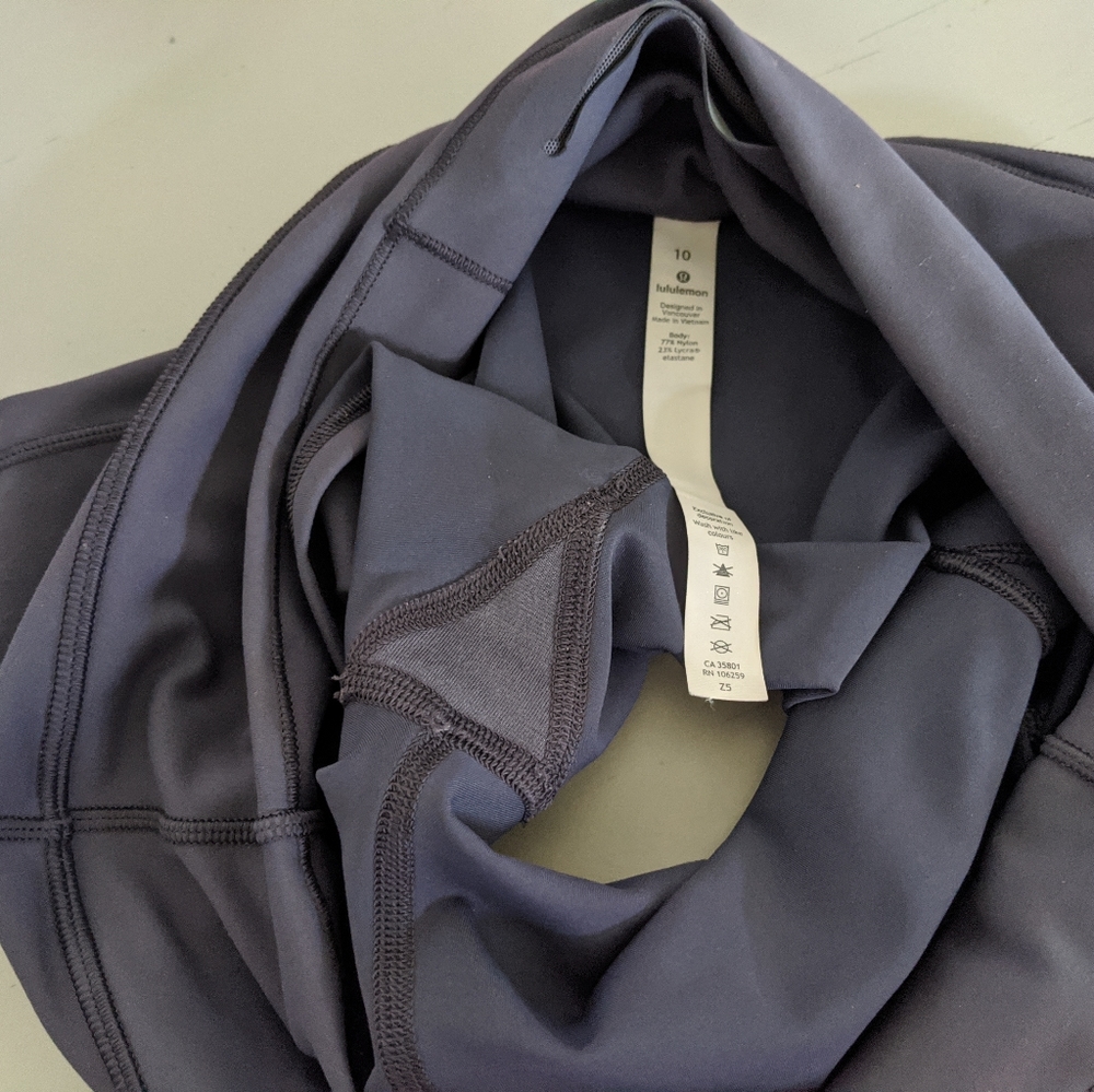 Lululemon size 10 shorts - Picture 2 of 3
